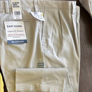 Dockers Men's Easy Khaki Pants - Classic Fit in Light Gray